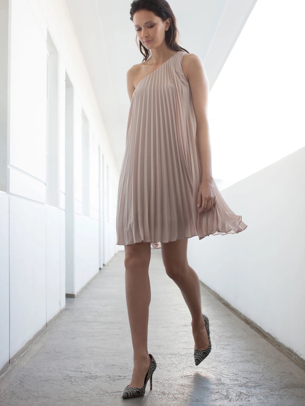NWT! Trina Turk Cream Pleated Skyla One Shoulder Mini Dress Size XS